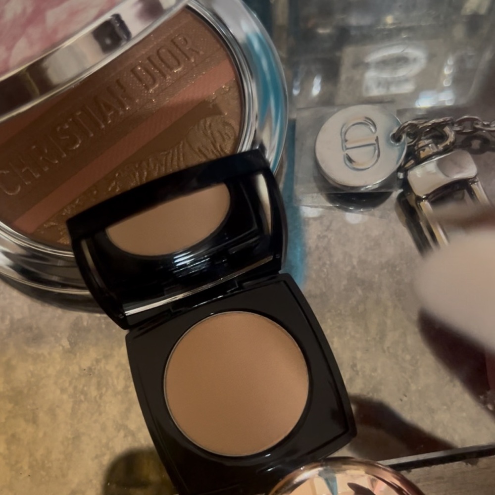 Mini LES BEIGES
POUDRE BELLE MINE NATURELLE HEALTHY GLOW SHEER POWDER - Picture 6 of 6